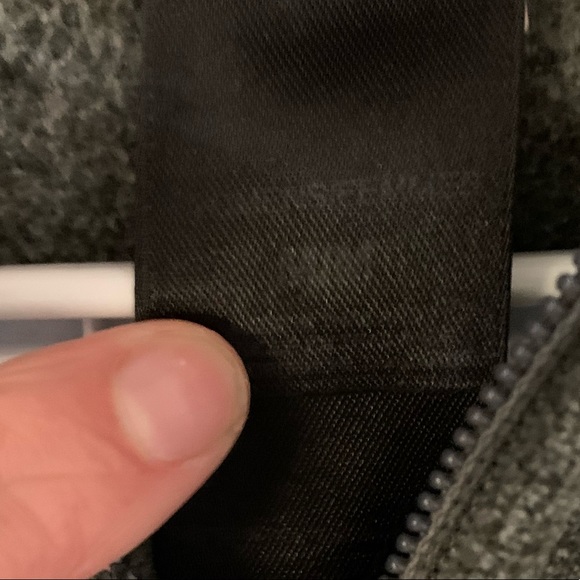 Grey zip up the north face size medium - Picture 4 of 4